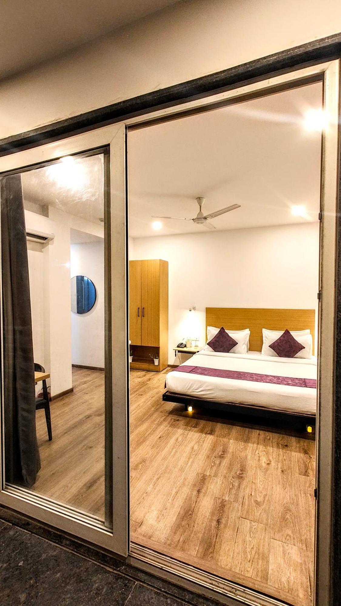 Mavens White Artemis Hospital Road Sector 52 Gurgaon Hotel Екстериор снимка