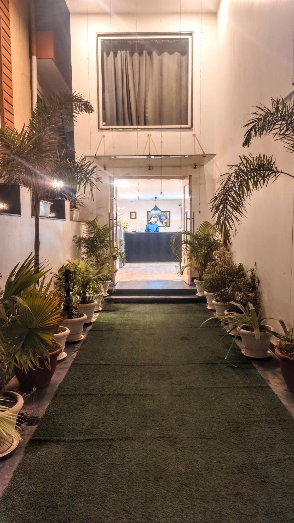 Mavens White Artemis Hospital Road Sector 52 Gurgaon Hotel Екстериор снимка