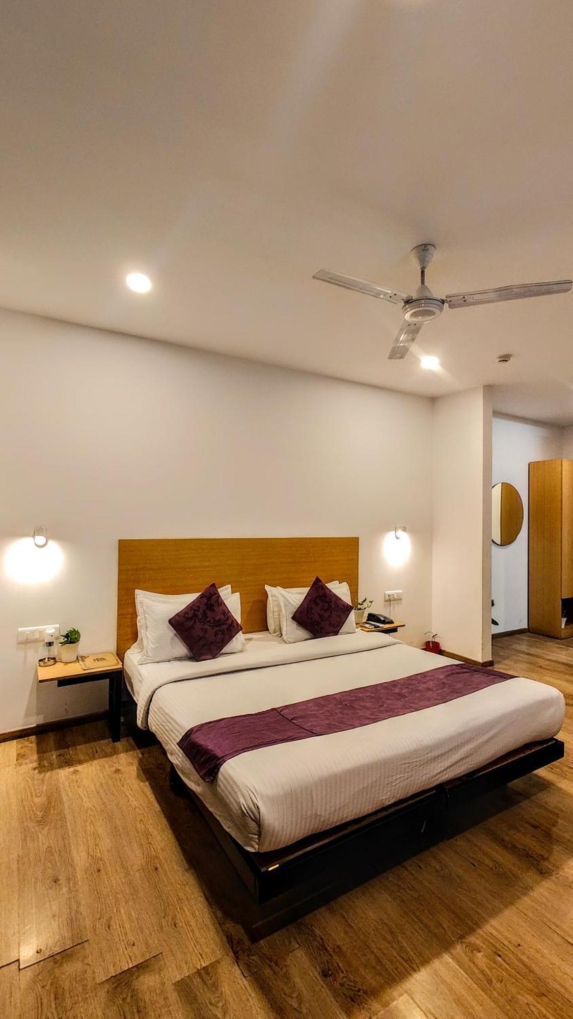 Mavens White Artemis Hospital Road Sector 52 Gurgaon Hotel Екстериор снимка