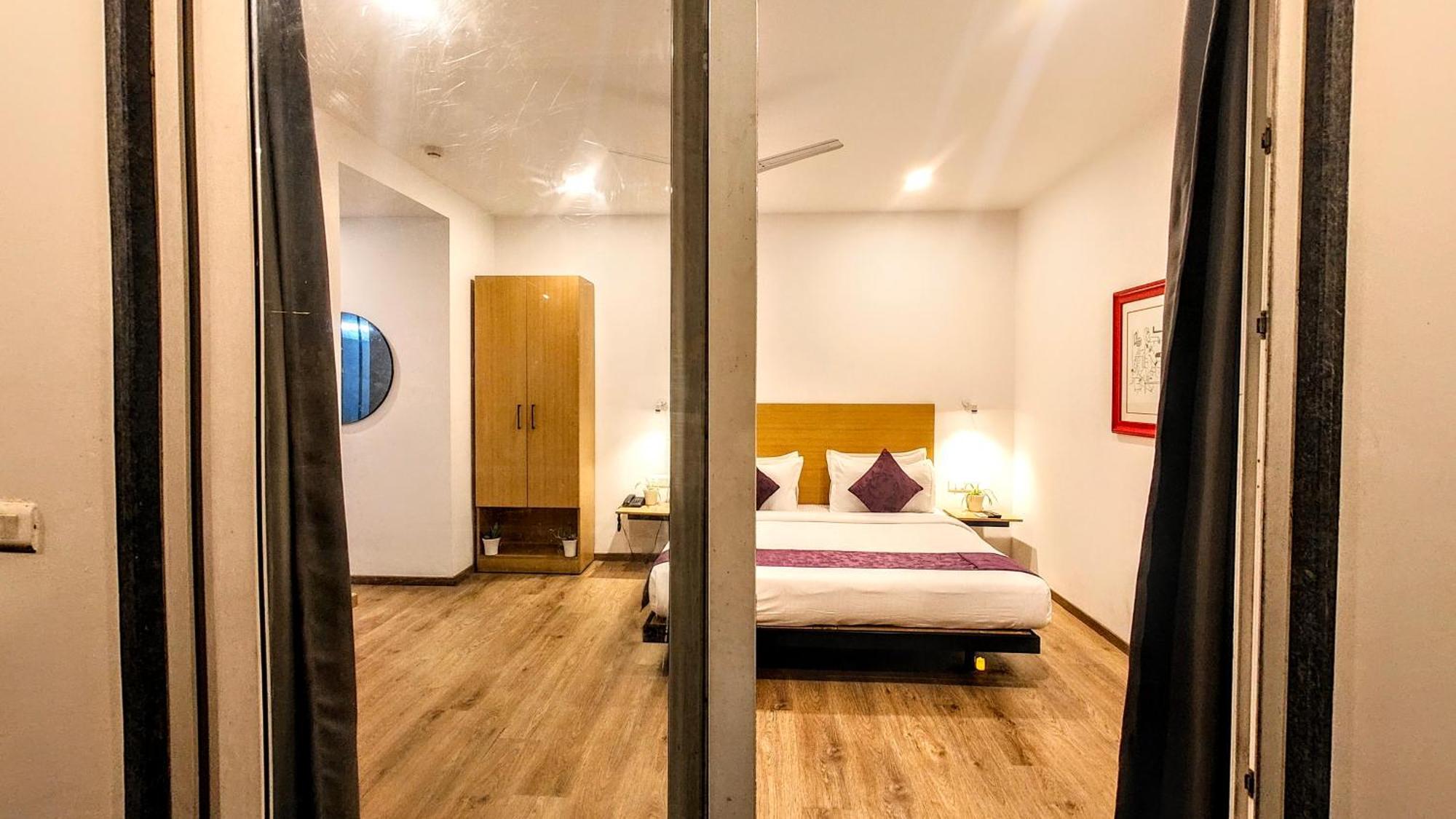 Mavens White Artemis Hospital Road Sector 52 Gurgaon Hotel Екстериор снимка