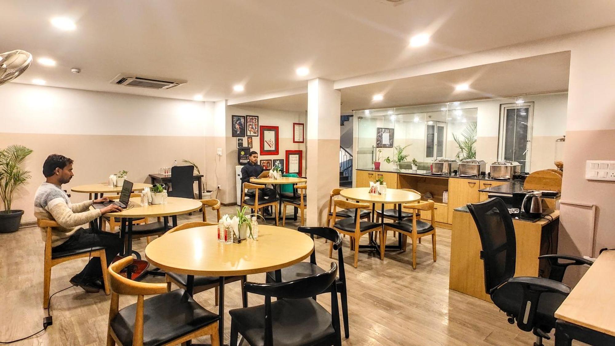 Mavens White Artemis Hospital Road Sector 52 Gurgaon Hotel Екстериор снимка