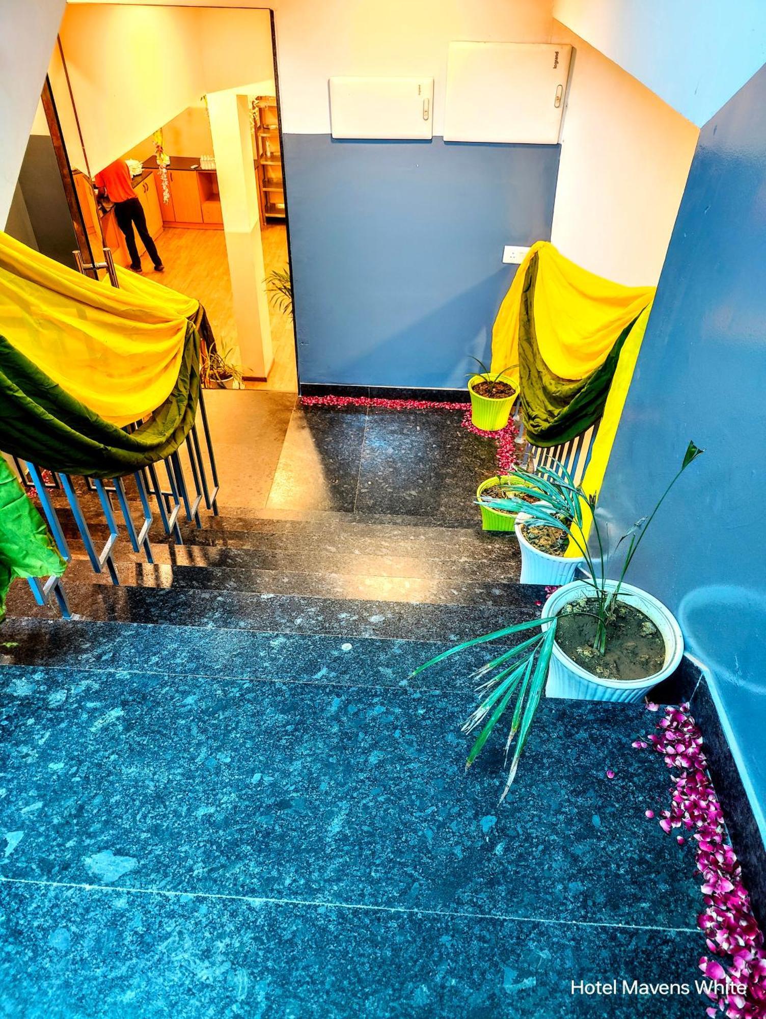 Mavens White Artemis Hospital Road Sector 52 Gurgaon Hotel Екстериор снимка