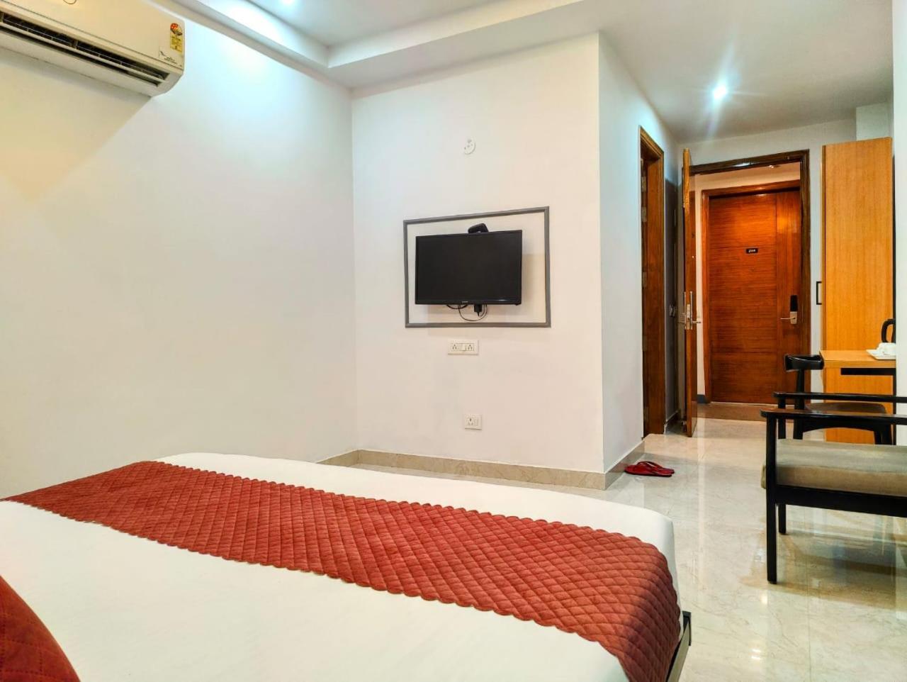 Mavens White Artemis Hospital Road Sector 52 Gurgaon Hotel Екстериор снимка