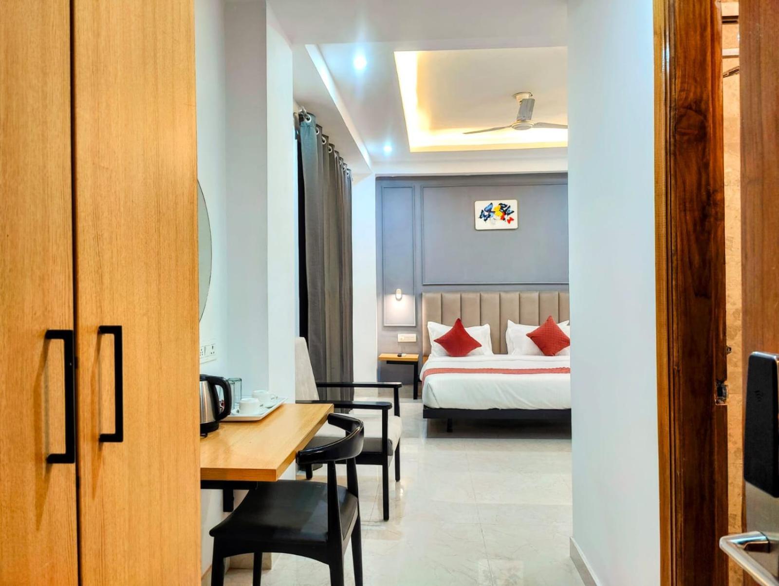 Mavens White Artemis Hospital Road Sector 52 Gurgaon Hotel Екстериор снимка