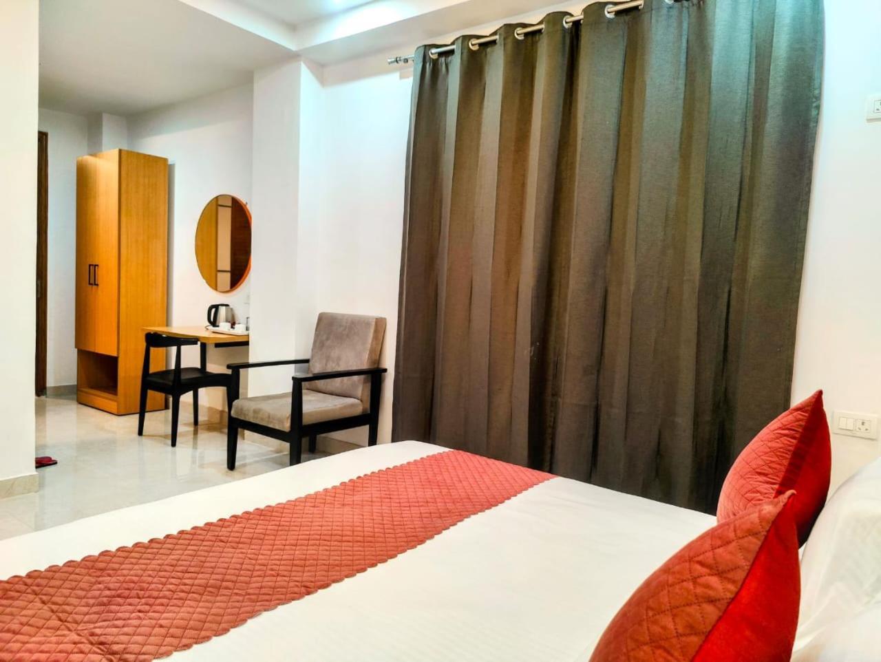Mavens White Artemis Hospital Road Sector 52 Gurgaon Hotel Екстериор снимка
