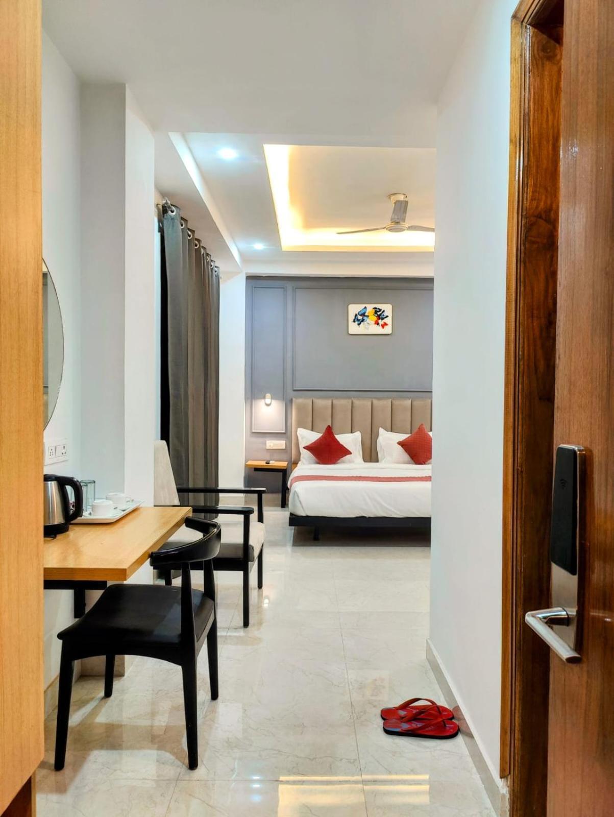 Mavens White Artemis Hospital Road Sector 52 Gurgaon Hotel Екстериор снимка